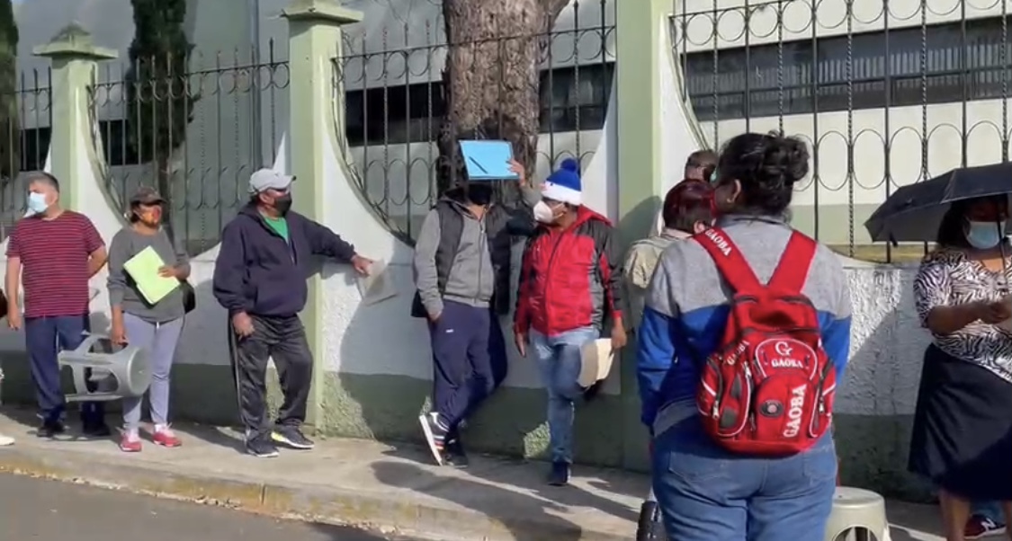 Regresa vacunación anti Covid en Oaxaca, se reportan largas filas y aglomeraciones