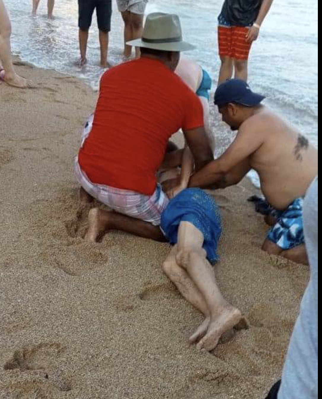 Mueren dos turistas ahogados en playas de Oaxaca, una de las víctimas era de Polonia