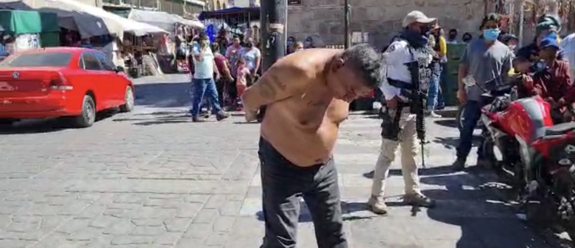 Amarran en Oaxaca a un hombre que intentó robar un celular Amarran en Oaxaca a un hombre que intentó robar un celular