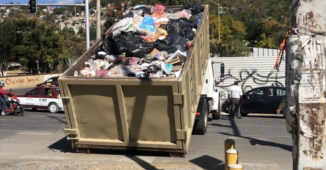 Vuelven a estallar conflicto por la basura en Oaxaca, por la falta de pago de combustibles a camiones recolectores y el robo de 18 mdp al fondo de pensiones de trabajadores sindicalizados