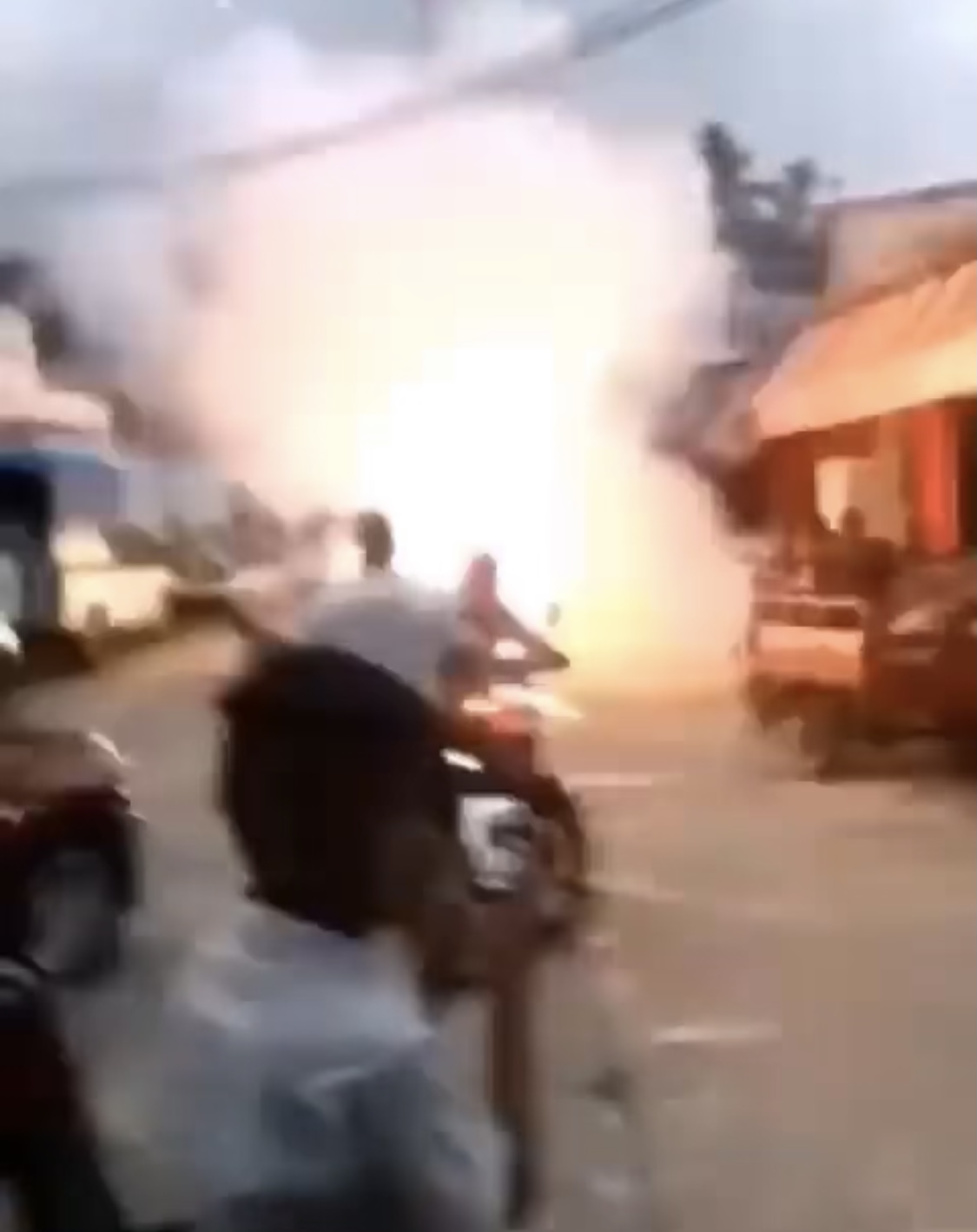 Tres heridos por estallido de pirotecnia en procesión por la Virgen de Guadalupe en Jalapa de Diaz.