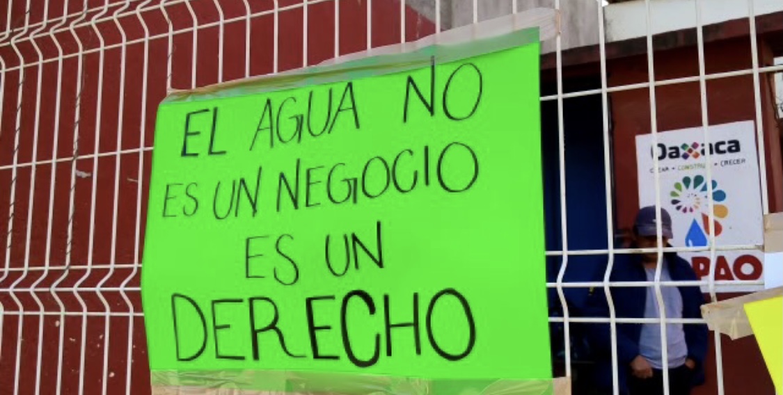 Cierran calles en Oaxaca para denunciar que llevan tres meses sin agua potable Cierran calles en Oaxaca para denunciar que llevan tres meses sin agua potable