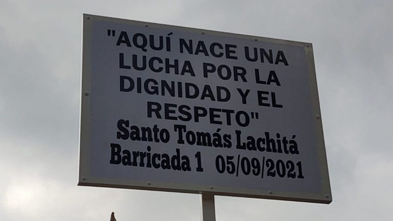 Levantan bloqueo de carretera pero dejan grabada barricada como símbolo de lucha del pueblo de la Sierra Juárez.