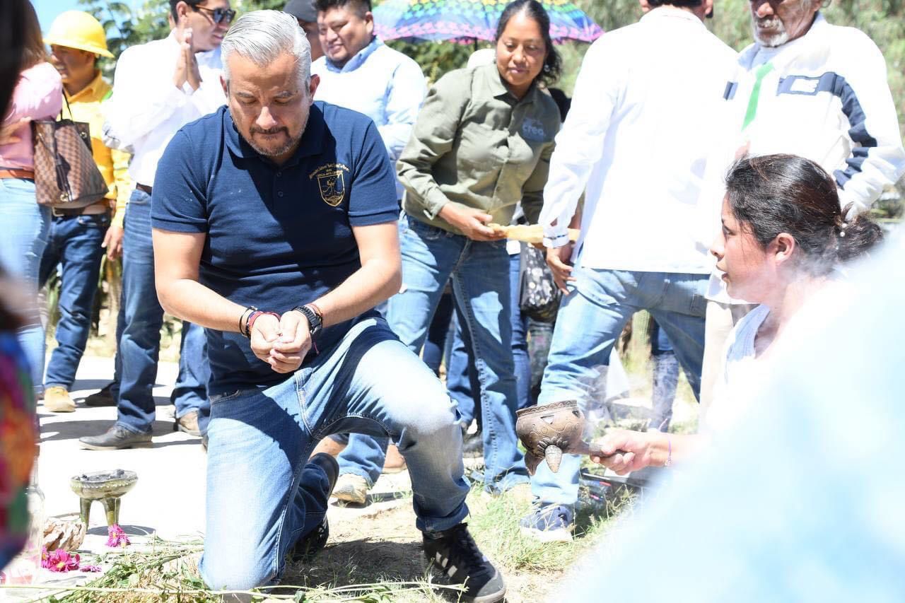 Uabjo inicia la reforestación de la zona arqueológica de Monte Alban para levantar la barrera verde contra las invasiones Uabjo inicia la reforestación de la zona arqueológica de Monte Alban para levantar la barrera verde contra las invasiones