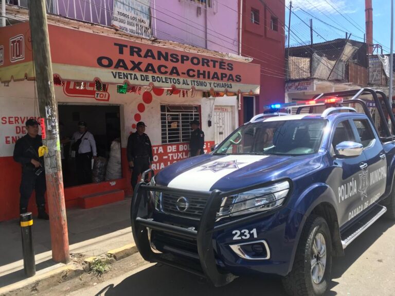 Después de Tragedia de Migrantes por Camionazo en autopista, Clausuran 9 lineas de transporte regional