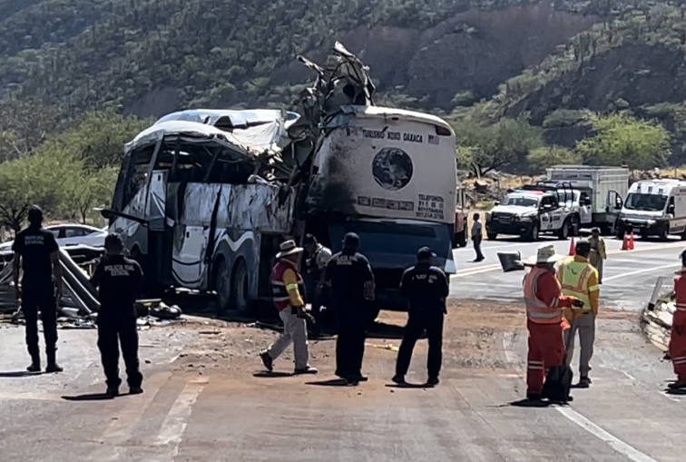 Logra Fiscalia de Oaxaca establecer identidad de 12 de 16 migrantes víctimas de camionero en autopista