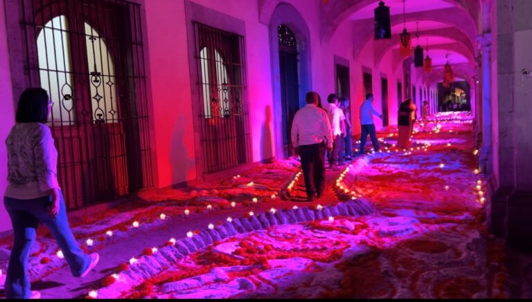 Inicia festival de muertos en Oaxaca con altares, tapetes de arena y muestras gastronómicas