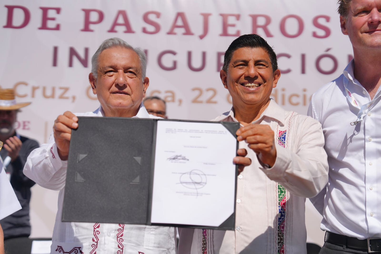 Regresa el Tren de pasajeros al Istmo de Tehuantepec; un día histórico para nuestro país, destaca el Presidente López Obrador