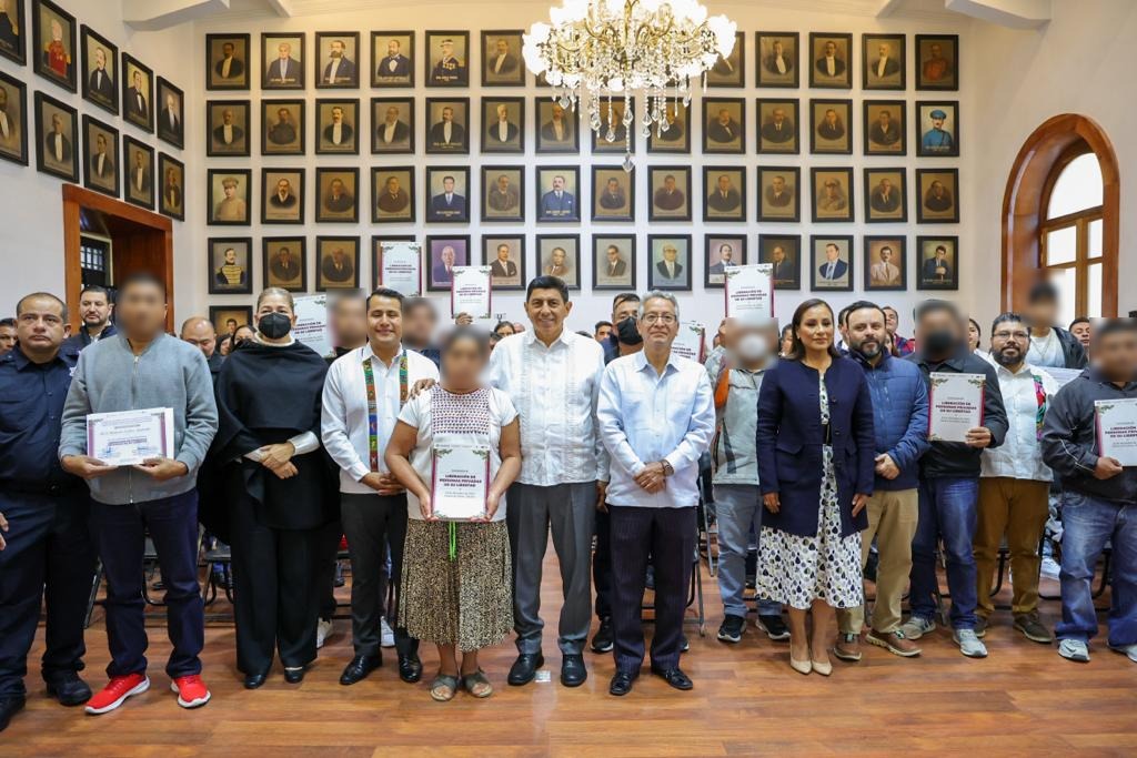 Entrega Salomón Jara 106 boletas de liberación a personas indígenas y de escasos recursos