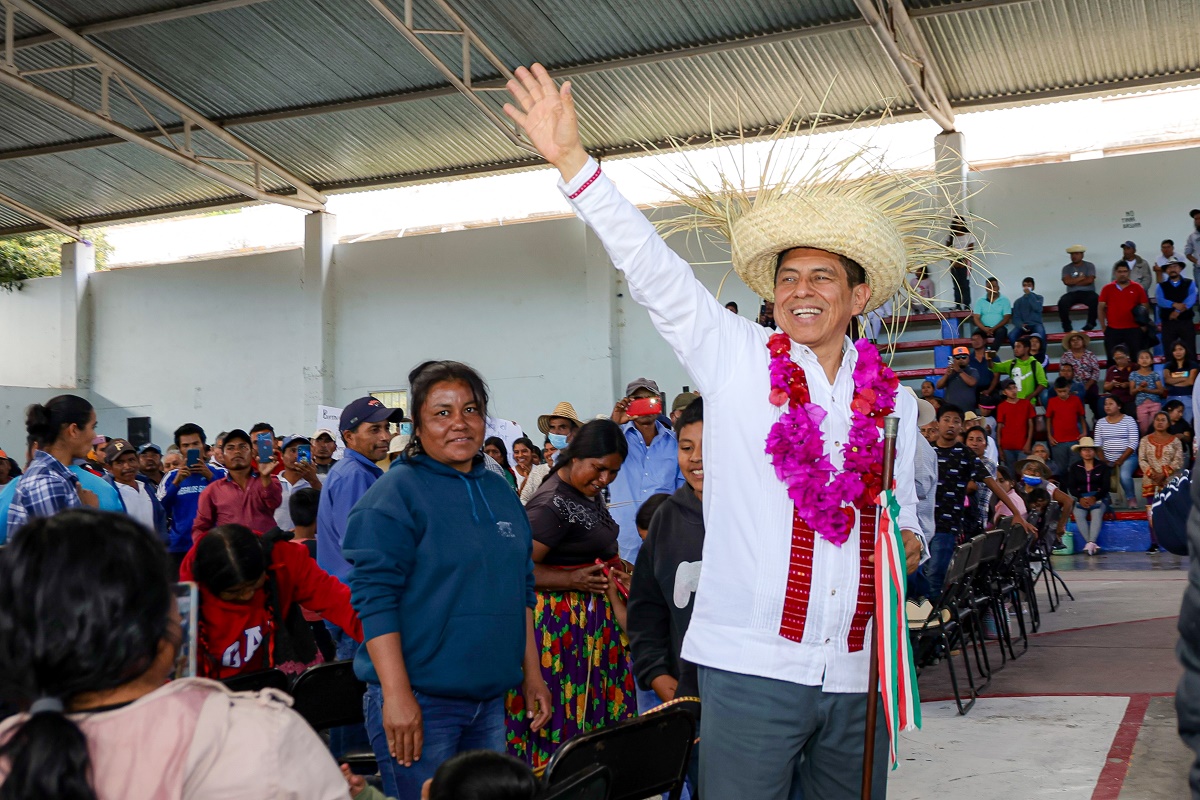 Con trabajo y obras lleva Gobernador de Oaxaca más de 10 mdp a San Mateo Peñasco Con trabajo y obras lleva Gobernador de Oaxaca más de 10 mdp a San Mateo Peñasco