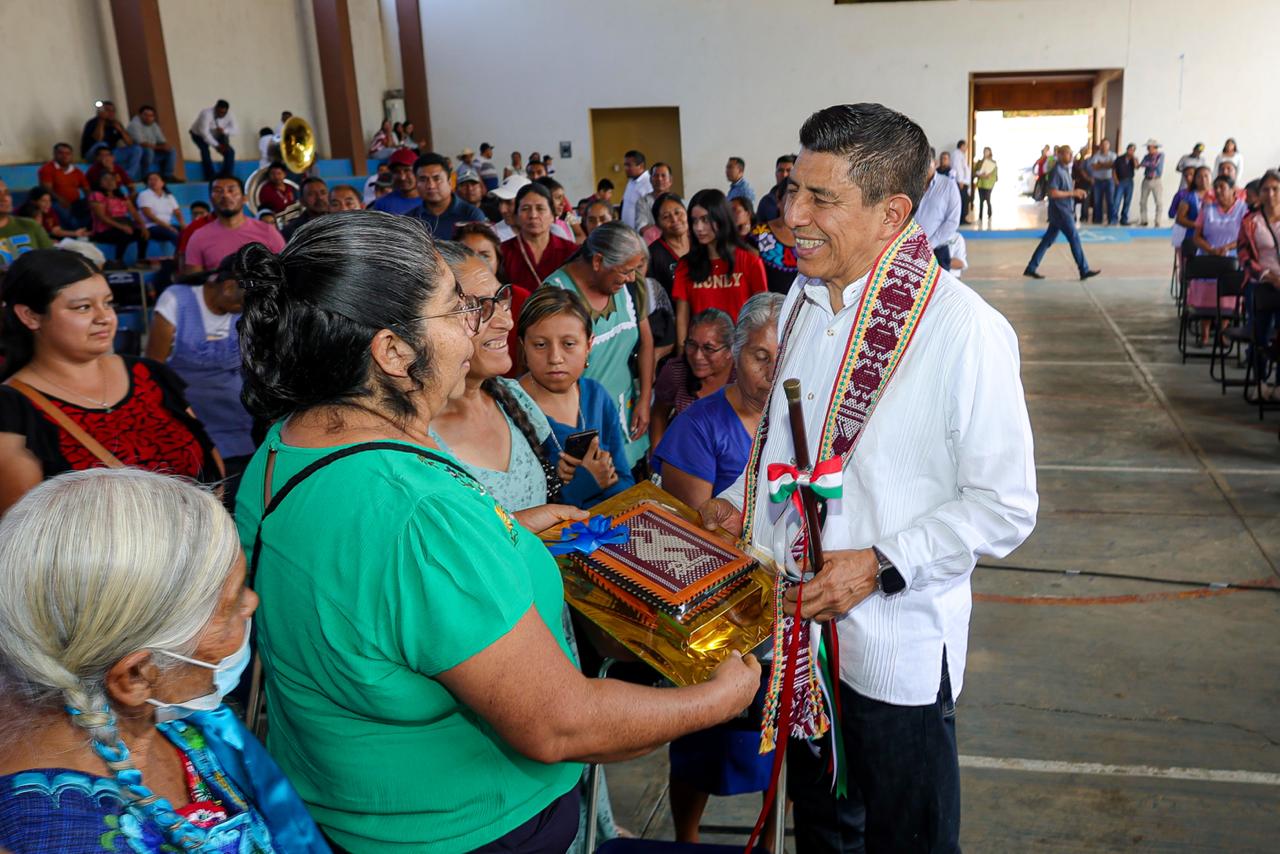 Gobierno de Oaxaca resarce el daño histórico de Santo Tomás Jalieza