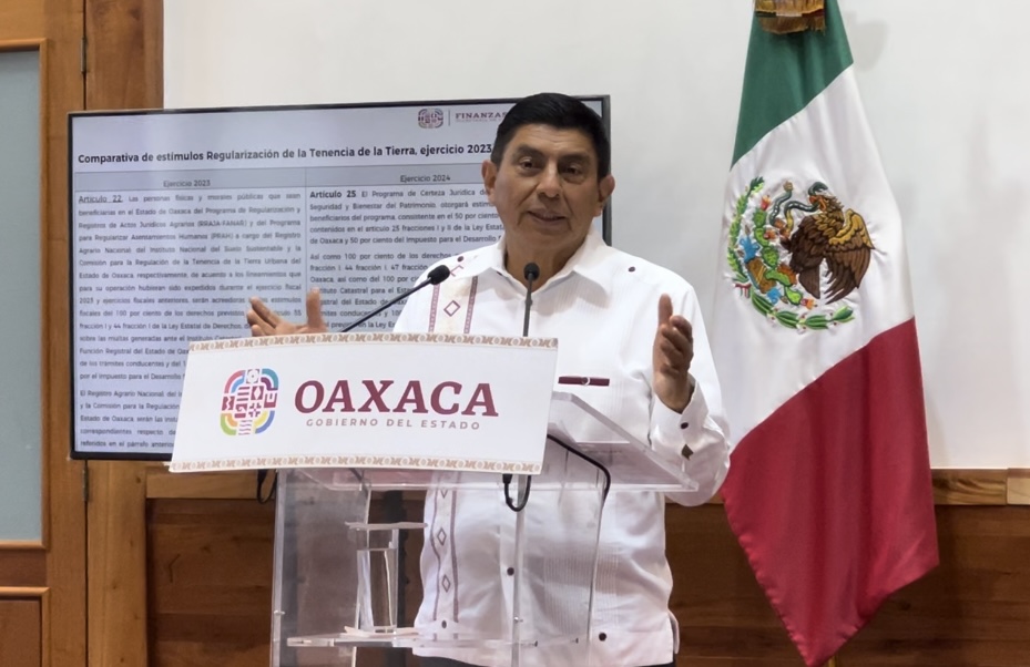 Como acción humanitaria gobernador de Oaxaca ofrece traslado en transporte a migrantes en Caravana.