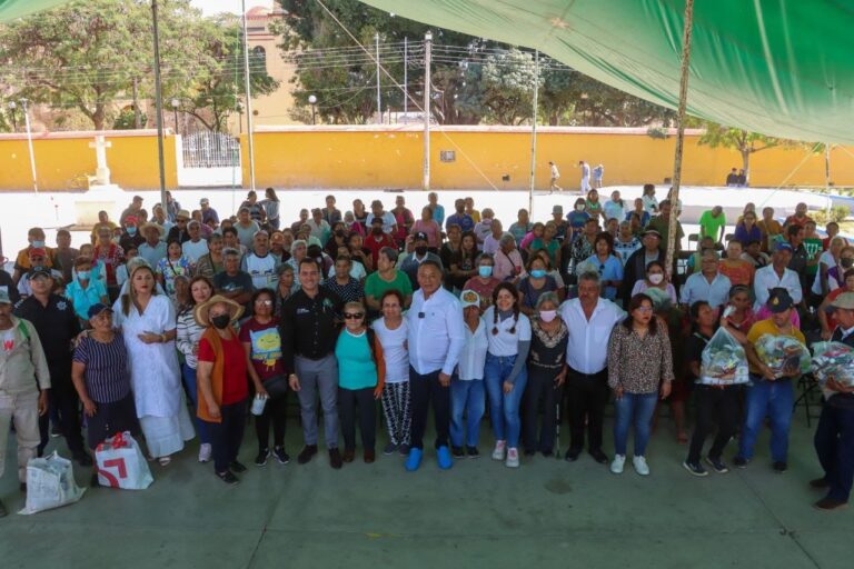 Entrega Chente Castellanos, por cuarta ocasión, beneficios alimentarios a más de 150 adultos mayores y personas con discapacidad. Santa Cruz Xoxocotlán