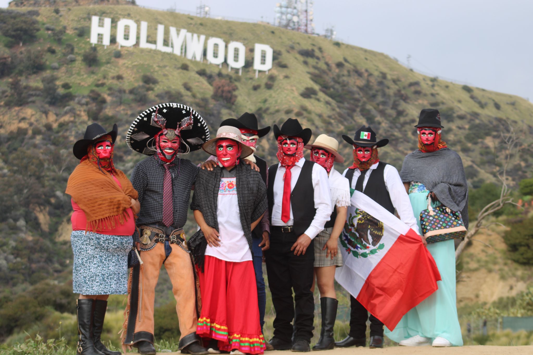 Oaxaqueños organizan el primer Carnaval Indígena en California, Estados Unidos Oaxaqueños organizan el primer Carnaval Indígena en California, Estados Unidos