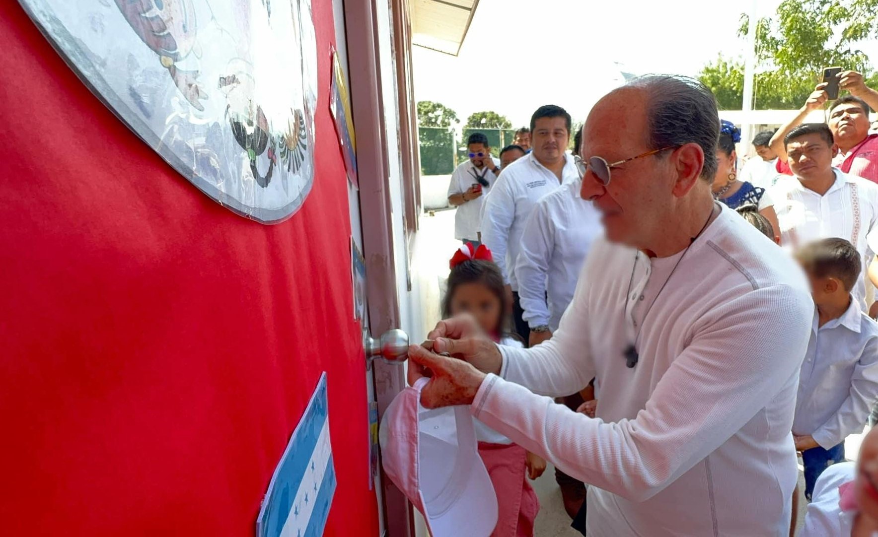 Inaugura IEEPO aulas móviles en albergue Hermanos en el camino de Ciudad Ixtepec Inaugura IEEPO aulas móviles en albergue Hermanos en el camino de Ciudad Ixtepec