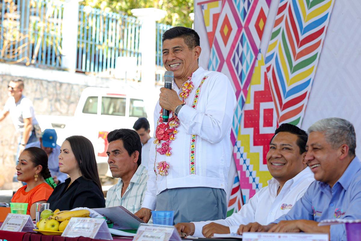 Gobierno de Salomón Jara trabaja para mejorar la infraestructura social de Santa Ana Tavela Gobierno de Salomón Jara trabaja para mejorar la infraestructura social de Santa Ana Tavela
