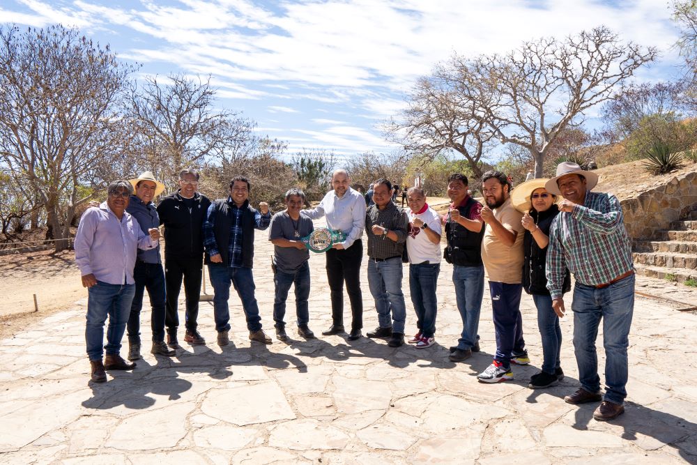 Ex campeones mundiales del boxeo invitan a pelea Campeones de la Guelaguetza