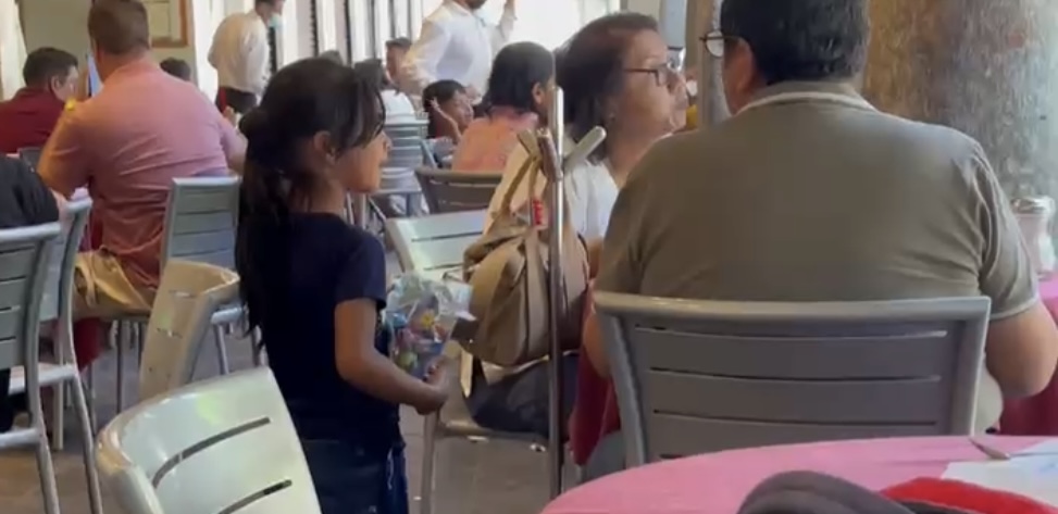 Denuncian aumento de la explotación laboral infantil en el zocalo de Oaxaca