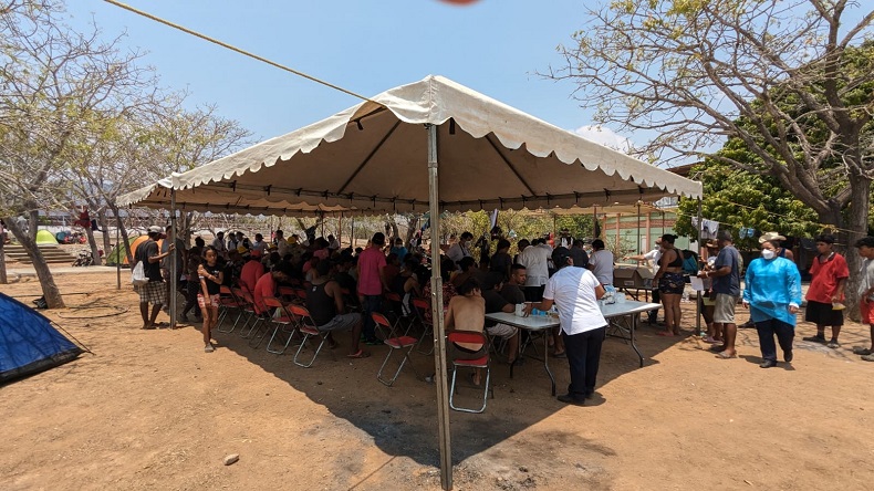 Brindan asistencia médica a caravana migrante en Tehuantepec