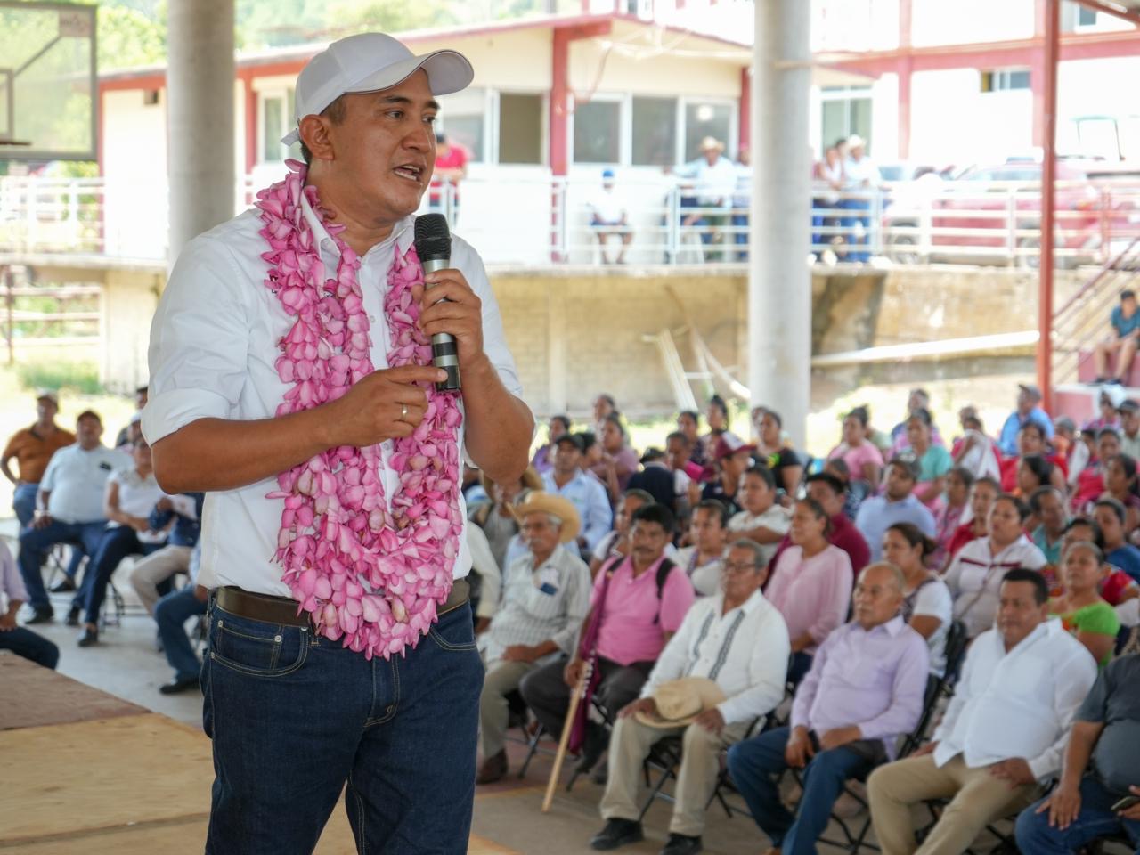 Nino el joven politico que se gano al pueblo para ser su autentico senador