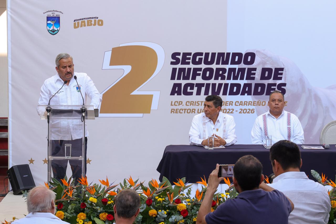 Asiste Gobernador de Oaxaca a segundo informe de actividades del Rector de la UABJO Asiste Gobernador de Oaxaca a segundo informe de actividades del Rector de la UABJO