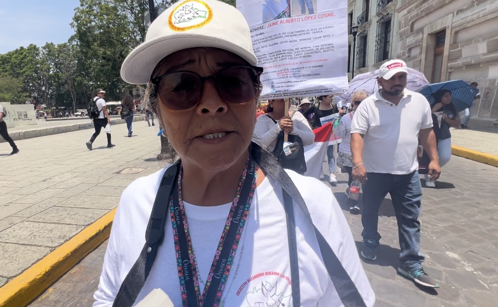Salen las madres buscadoras a protestar en Oaxaca exigen un censo real de víctimas, recriminan cifras oficiales de 280 desaparecidos, cuando el numero supera ya los 3 mil Salen las madres buscadoras a protestar en Oaxaca exigen un censo real de víctimas, recriminan cifras oficiales de 280 desaparecidos, cuando el numero supera ya los 3 mil