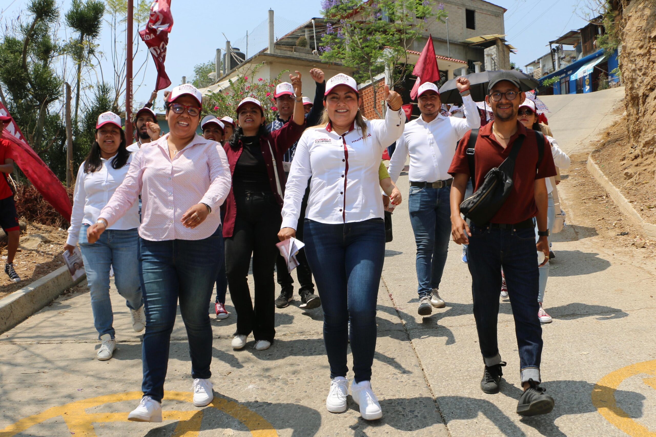 Daniela Taurino, candidata a Diputada Local por el Distrito XII del partido “morena” recorrió las colonias: Monte Albán y Colinas de Monte Albán.