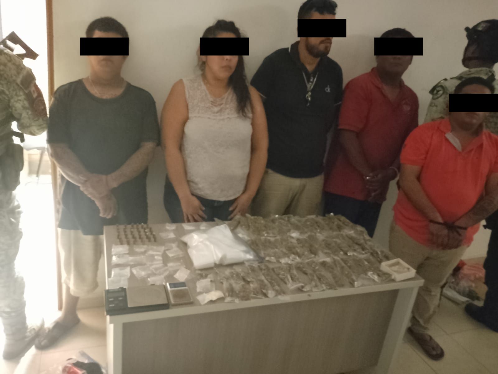 Fiscalía de Oaxaca detiene a 13 personas gracias a cateos realizados en el Istmo; aseguran drogas, cartuchos útiles y dinero en efectivo