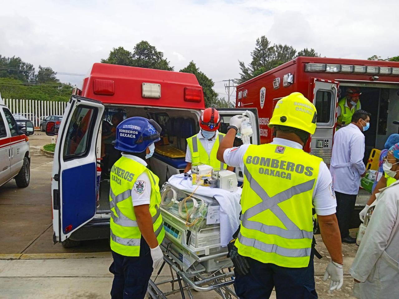 Realizan labores de traslado y limpieza en Hospital de la Niñez Oaxaqueña