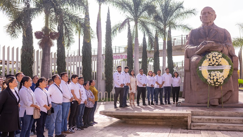 Rinden homenaje al Benemérito de las Américas en su 152 aniversario luctuoso Rinden homenaje al Benemérito de las Américas en su 152 aniversario luctuoso