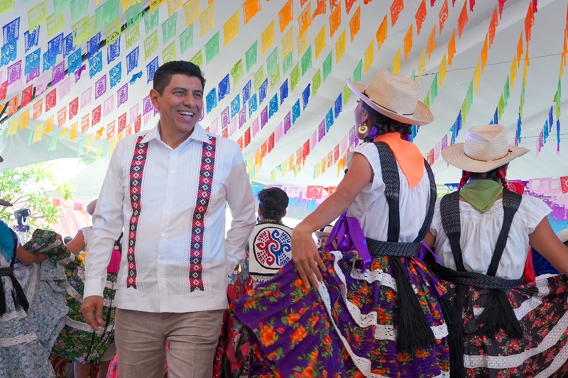 Refrendan las 16 etnias y el pueblo afromexicano sus lazos de fraternidad en la tradicional Comida de la Hermandad