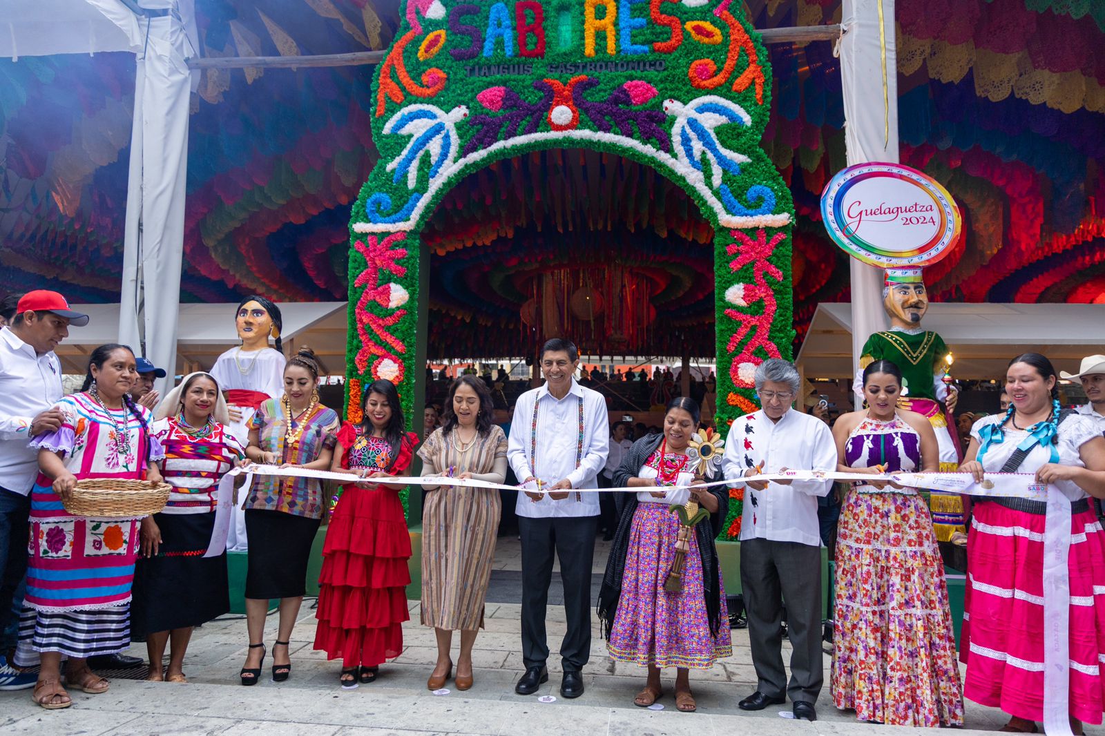 Comparten comunidades oaxaqueñas su magia culinaria en Tianguis Gastronómico “Desde mis raíces con sus sabores”