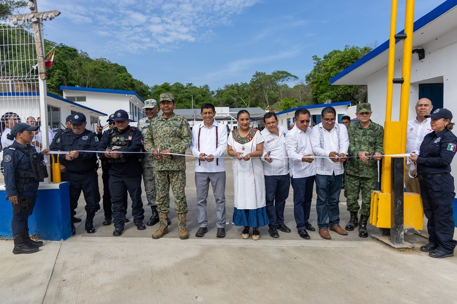 Con Cuartel Regional de la Policía Estatal el gobernador Salomon Jara fortalecen seguridad de la Costa chica oaxaqueña Con Cuartel Regional de la Policía Estatal el gobernador Salomon Jara fortalecen seguridad de la Costa chica oaxaqueña
