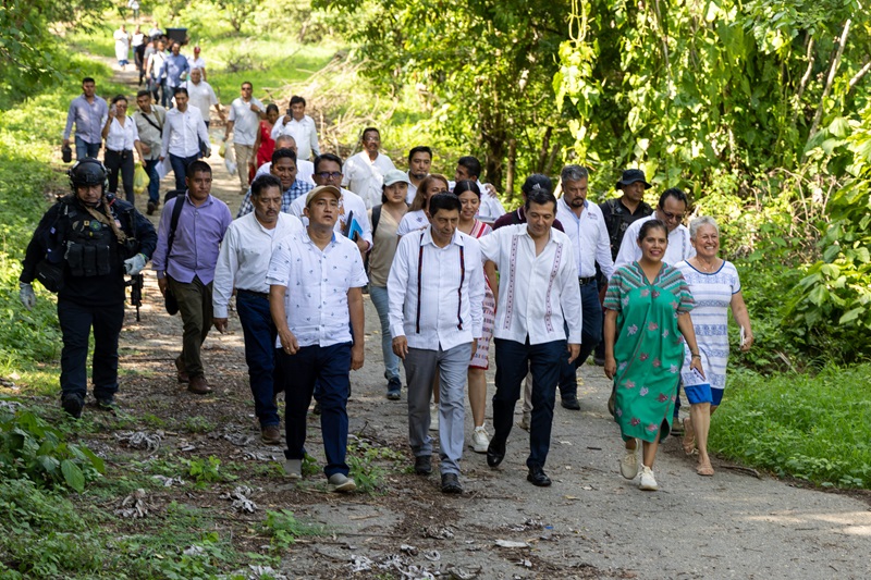 Como un acto de justicia social, gobernador Salomon Jara brindan obras y acciones a San Pedro Tulixtlahuaca Como un acto de justicia social, gobernador Salomon Jara brindan obras y acciones a San Pedro Tulixtlahuaca