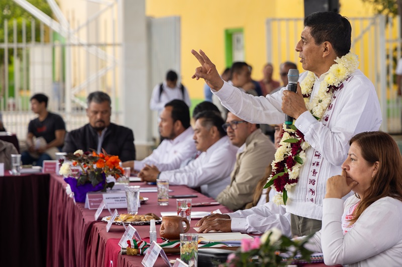 Anuncia Gobierno de Oaxaca obras y apoyos para la transformación de San Francisco Chindúa