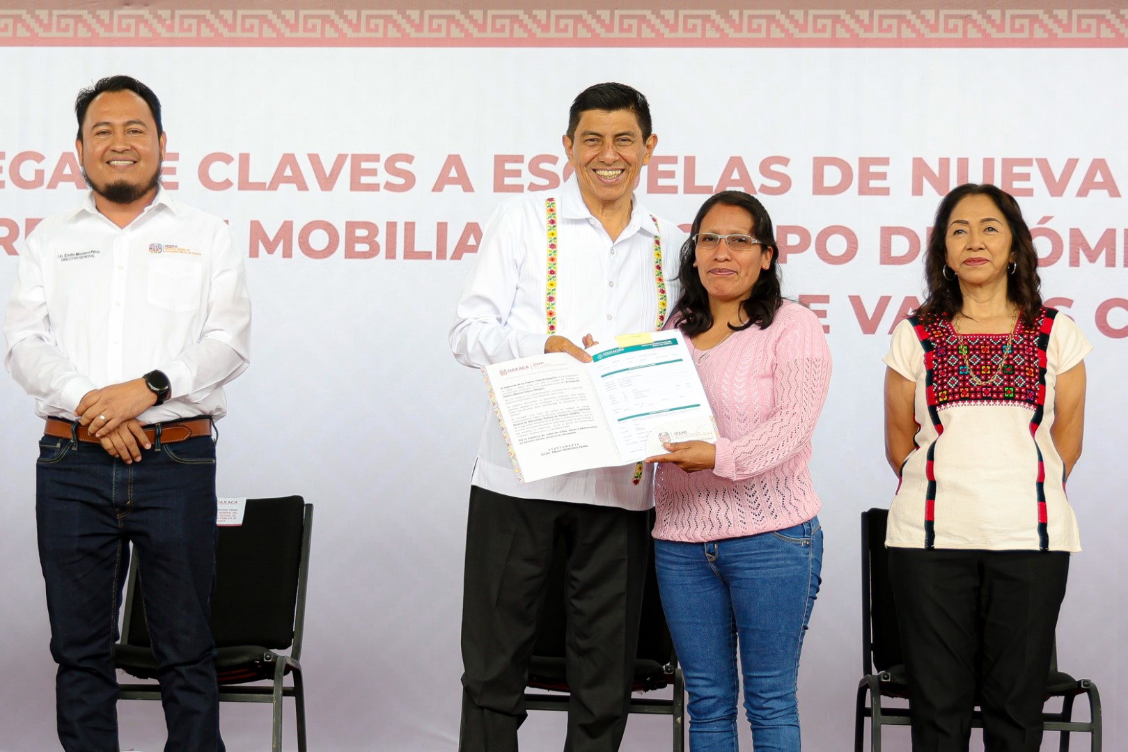 Gobierno de Oaxaca pone fin a rezago y privaciones de 45 escuelas