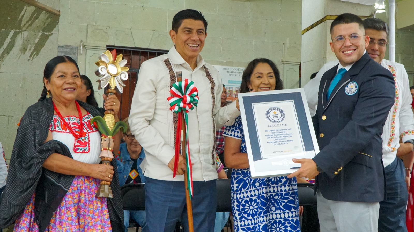 Oaxaca rompe Récord Guinness con el quesillo más grande del mundo