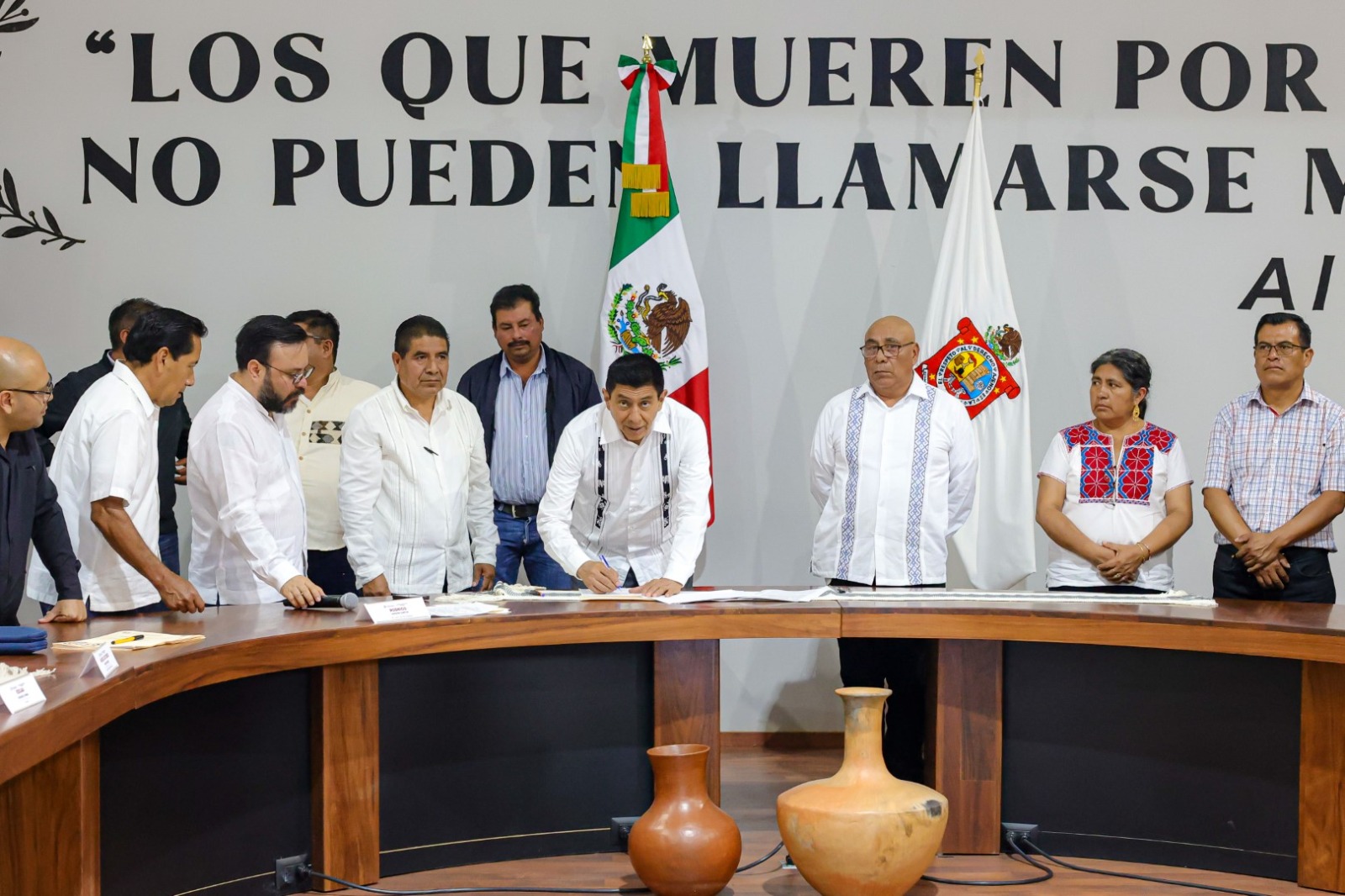 Logran comunidades de Llano de Guadalupe, Tlaxiaco y Lázaro Cárdenas, San Miguel el Grande acuerdo de paz, justicia y bienestar social