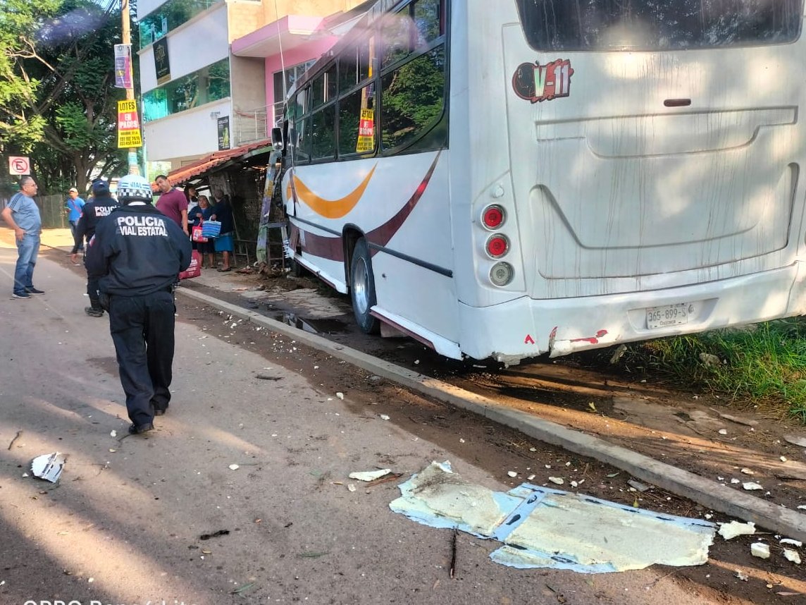 Reporta Policía Vial Estatal  accidente en carretera a Yatereni que dejo 6 heridos