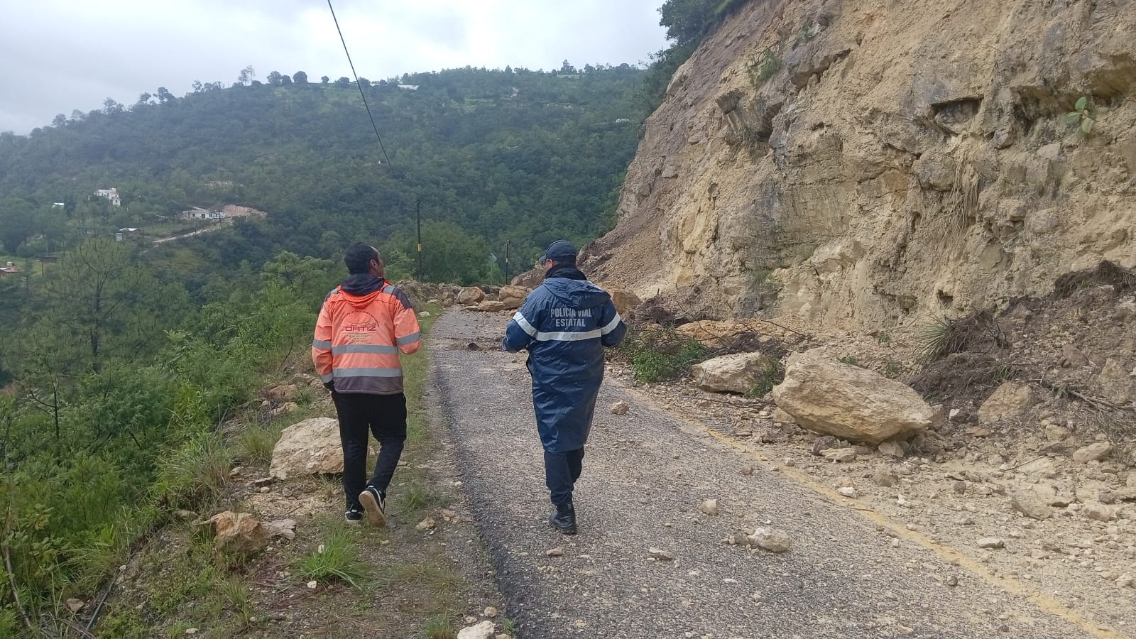 Cerrada la circulación de la vía 2850 Ruta 125 a la altura de Benito Juárez, Tlaxiaco por remanentes de huracán “Jhon”