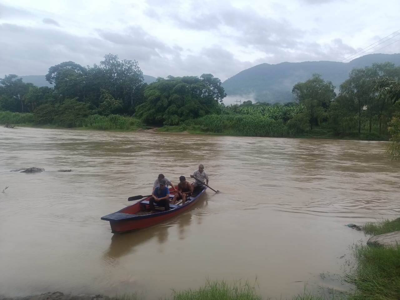 Cerrada la navegación de embarcaciones donde convergen los ríos Santo Domingo y Papaloapan por golpe de tormentas