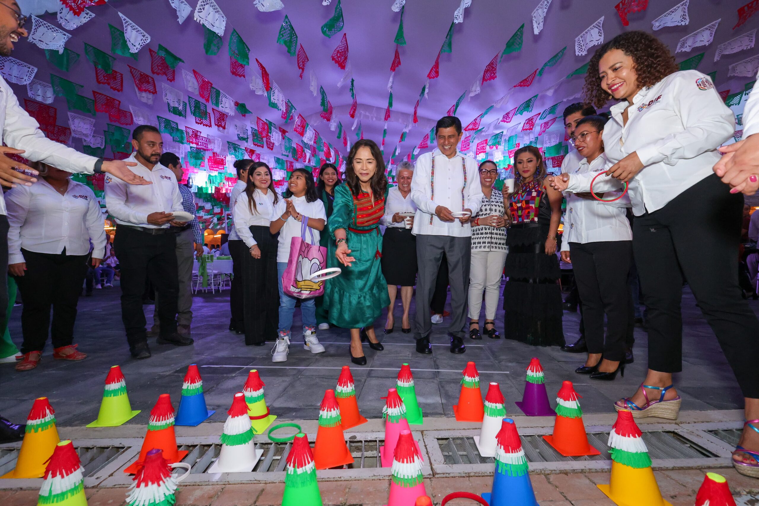 Conmemoran en el DIF Oaxaca el 214 aniversario de la Independencia de México Conmemoran en el DIF Oaxaca el 214 aniversario de la Independencia de México