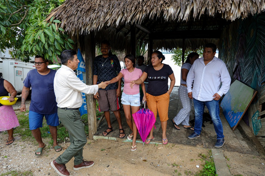 Siguen mil 55 afectados en refugio tras golpe de huracán Jhon en la costa de Oaxaca, reporta el gobernador Salomon Jara