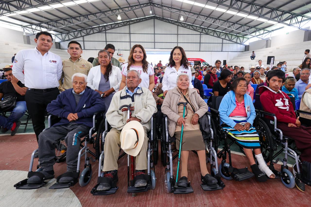 Habitantes de la Mixteca reciben de manera directa apoyos de los Programas a Grupos Prioritarios