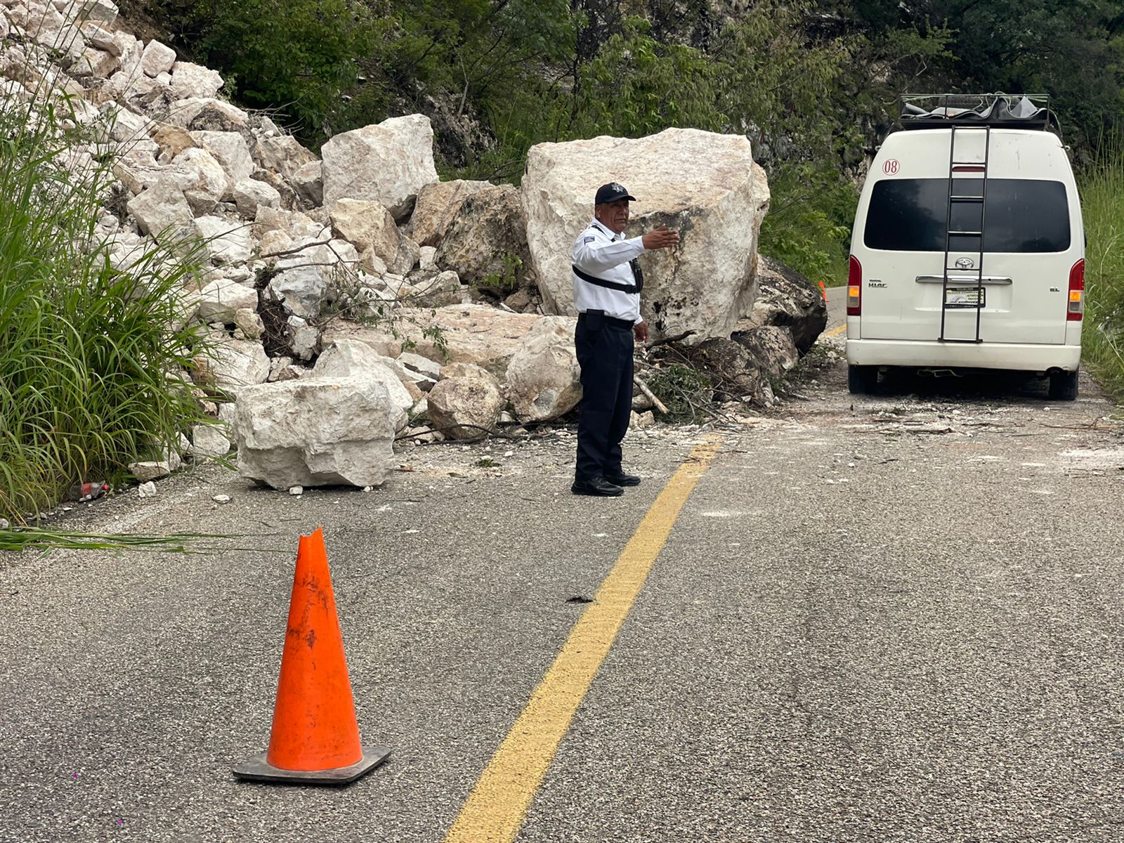 Habilitan carril en tramo carretero de la Ruta de la Fe por golpe de huracán “Jhon”