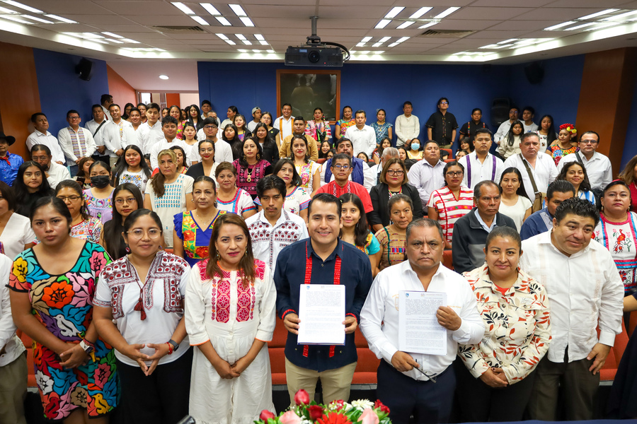 Reafirma compromiso Defensoría Pública con estudiantado hablantes lenguas indígenas de la UABJO Reafirma compromiso Defensoría Pública con estudiantado hablantes lenguas indígenas de la UABJO