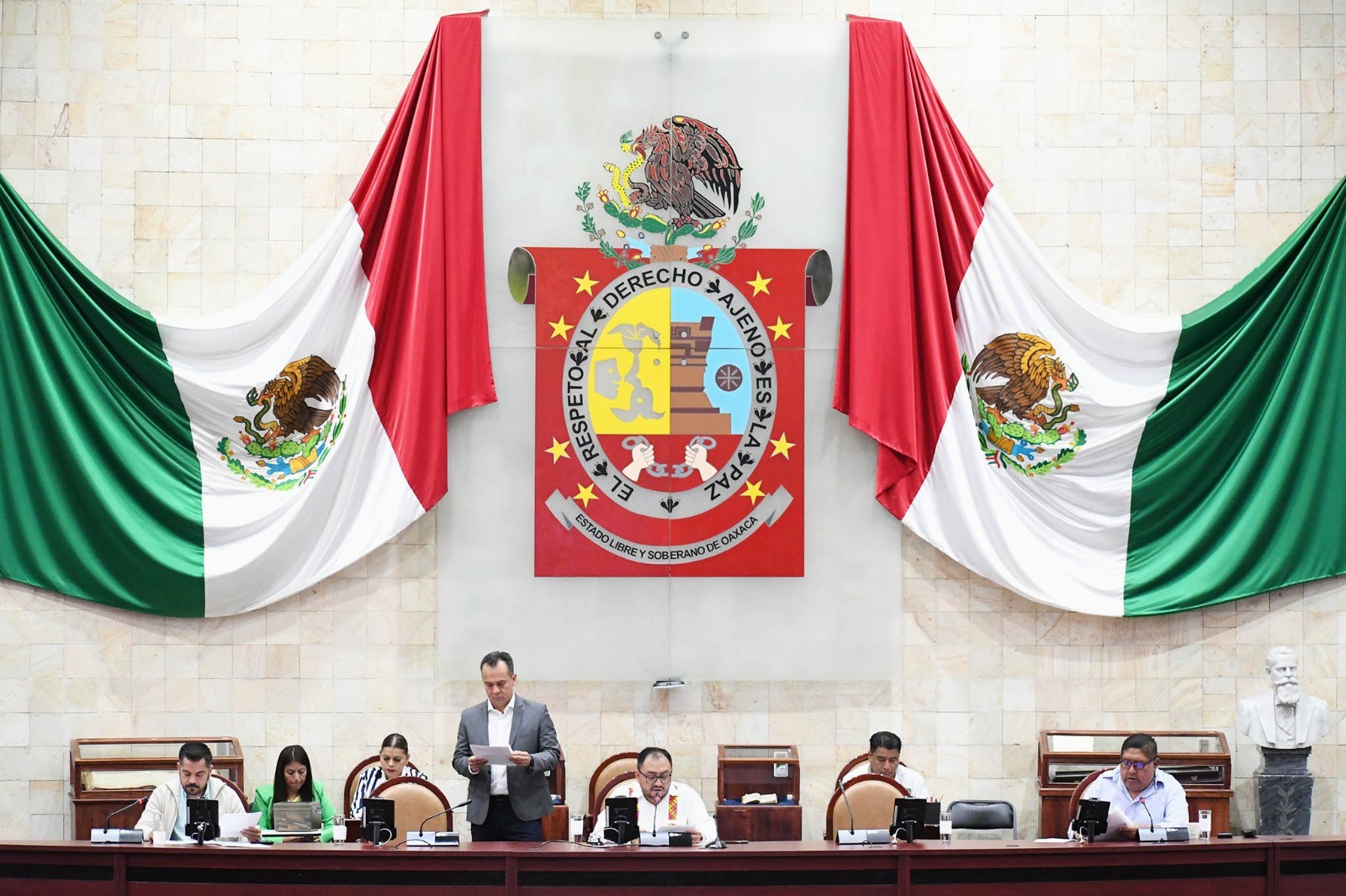 Recibe Congreso de Oaxaca minuta de reforma constitucional sobre salario mínimo Recibe Congreso de Oaxaca minuta de reforma constitucional sobre salario mínimo
