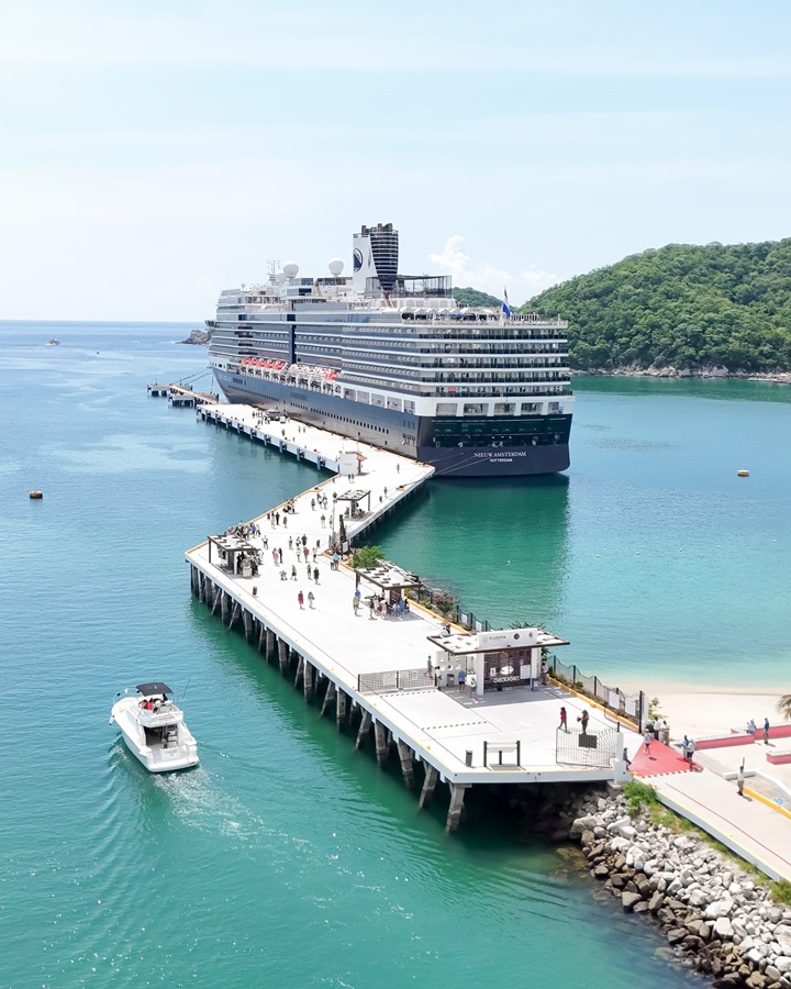 Arriba crucero Nieuw Amsterdam, estima derrama económica por más de 2.5 mdp en Huatulco