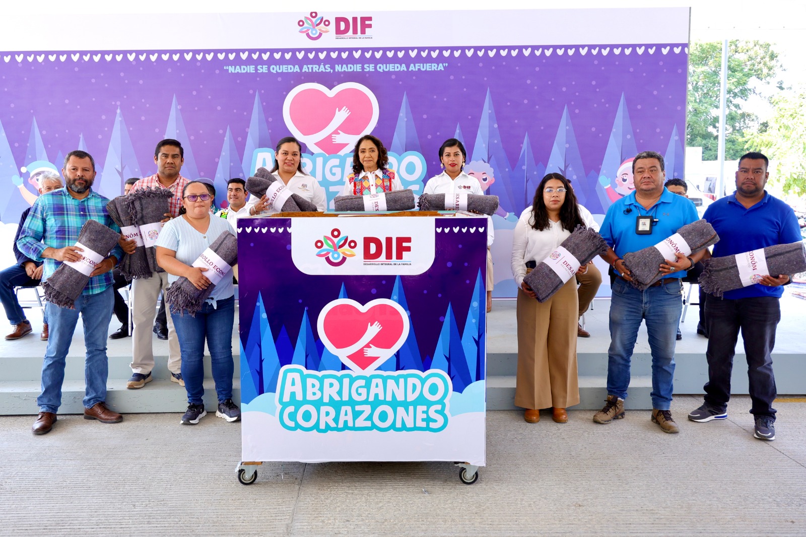 Arranca DIF Oaxaca la tercera edición de la colecta Abrigando Corazones 2024