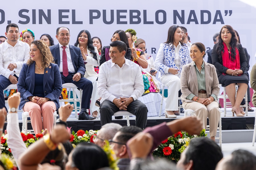 Histórico, atestigua Gobernador de Oaxaca toma de protesta de integrantes del Poder Legislativo